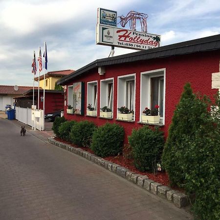 Pension Hollyday Ahrensfelde Esterno foto