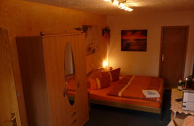 Pension Hollyday Ahrensfelde Esterno foto
