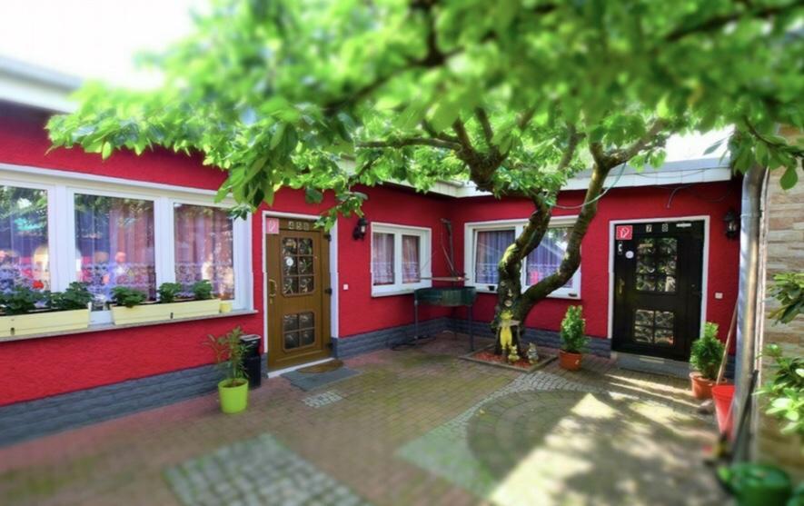 Pension Hollyday Ahrensfelde Esterno foto
