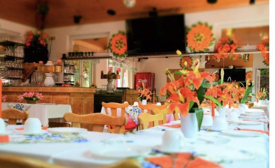 Pension Hollyday Ahrensfelde Esterno foto