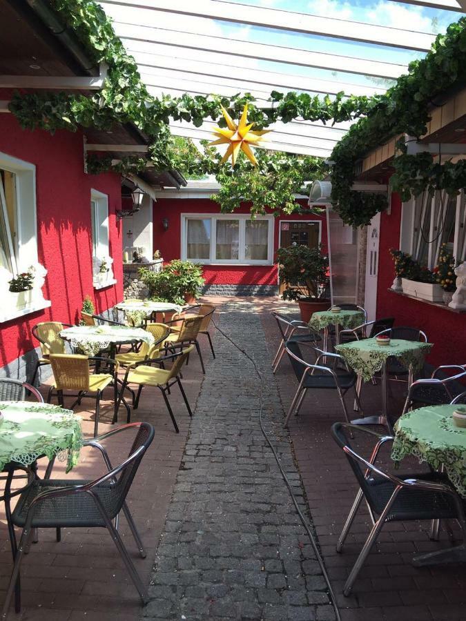 Pension Hollyday Ahrensfelde Esterno foto